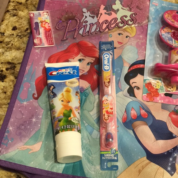Disney Princess 11 Pc set. NEW With matching Bag. - Picture 5 of 8